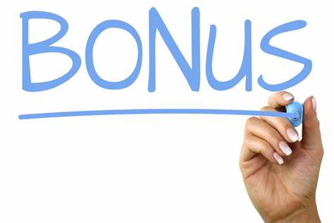 $500 Christmas Bonus for Civil Servants; 13% Wage Increase Over Next 6 Years